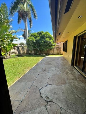 15501 Dover Ct, Davie, FL 33331