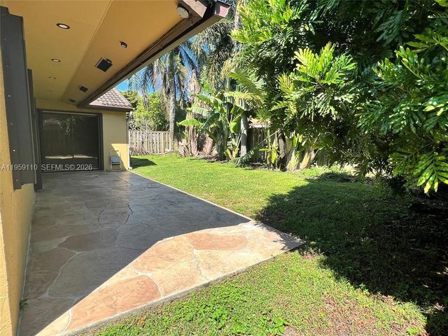 15501 Dover Ct, Davie, FL 33331