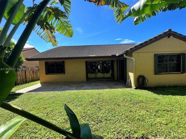 15501 Dover Ct, Davie, FL 33331