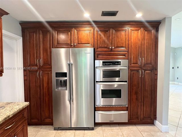 15501 Dover Ct, Davie, FL 33331