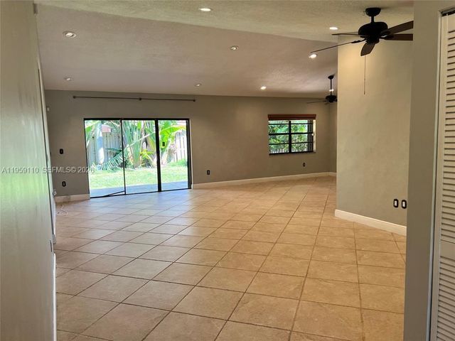 15501 Dover Ct, Davie, FL 33331