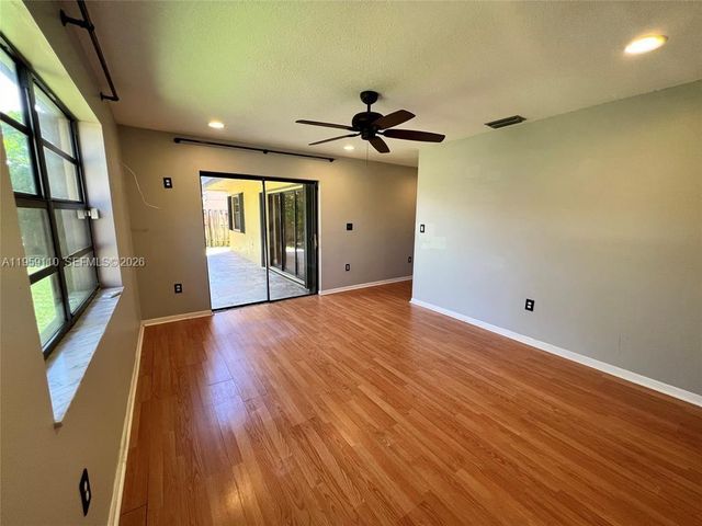 15501 Dover Ct, Davie, FL 33331