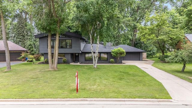 379 WILLOW LANE, Menasha, WI 54952