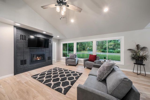 379 WILLOW LANE, Menasha, WI 54952