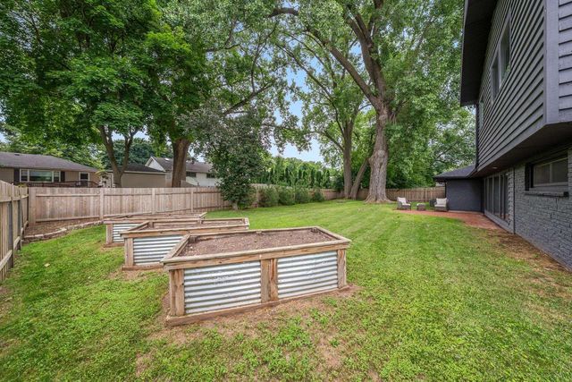 379 WILLOW LANE, Menasha, WI 54952
