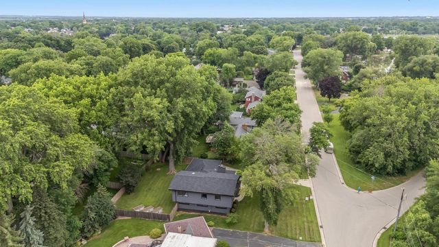 379 WILLOW LANE, Menasha, WI 54952