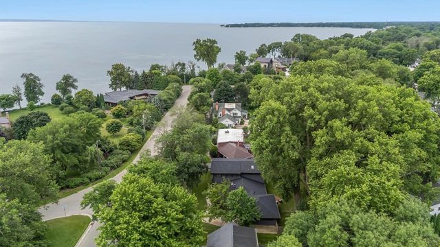 379 WILLOW LANE, Menasha, WI 54952