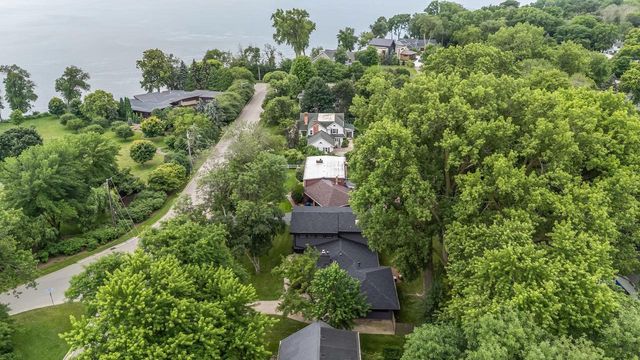 379 WILLOW LANE, Menasha, WI 54952