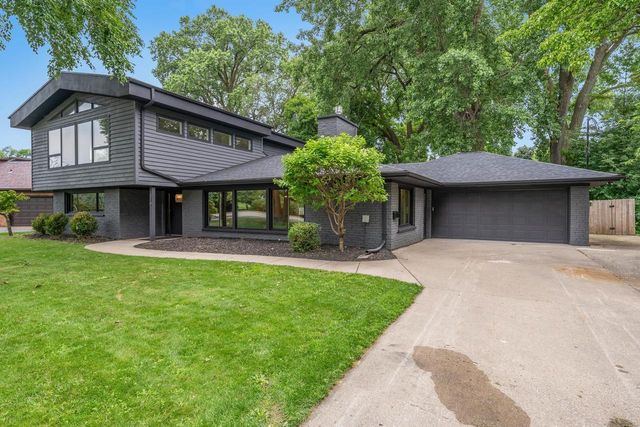 379 WILLOW LANE, Menasha, WI 54952