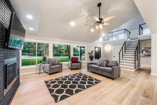 379 WILLOW LANE, Menasha, WI 54952