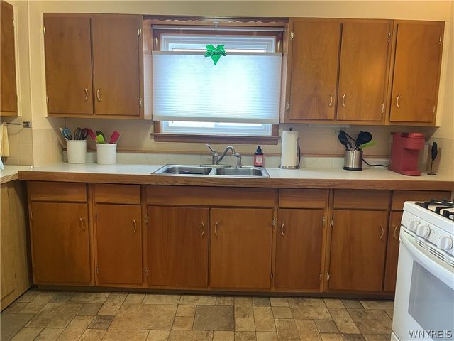 33 Moreland Street, Buffalo, NY 14206
