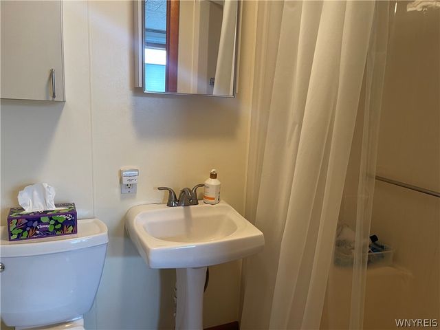 33 Moreland Street, Buffalo, NY 14206