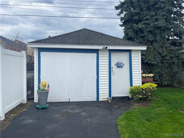 33 Moreland Street, Buffalo, NY 14206