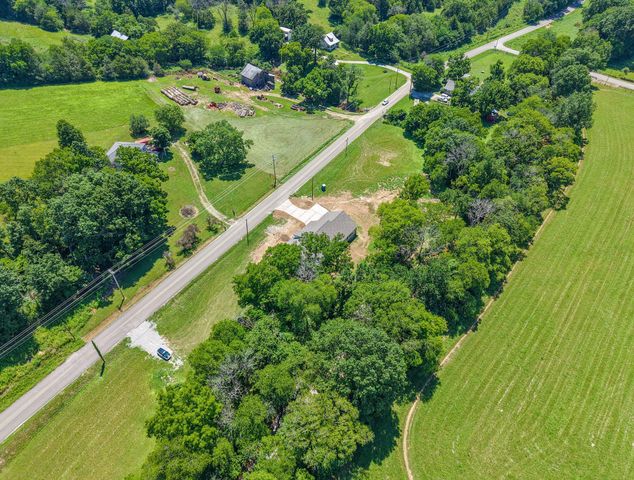 3931 Taylors Store Rd, Hampshire, TN 38461