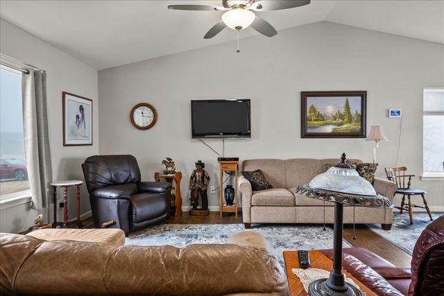 862 S Cattail Cir, Haysville, KS 67060