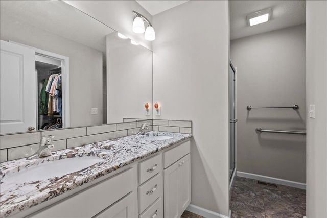 862 S Cattail Cir, Haysville, KS 67060