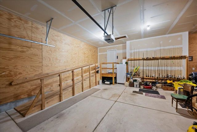 862 S Cattail Cir, Haysville, KS 67060