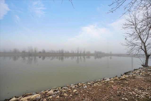 862 S Cattail Cir, Haysville, KS 67060