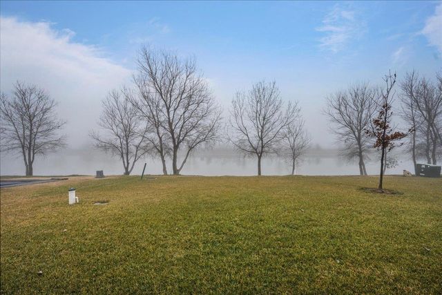 862 S Cattail Cir, Haysville, KS 67060