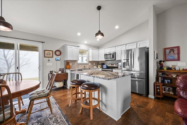 862 S Cattail Cir, Haysville, KS 67060