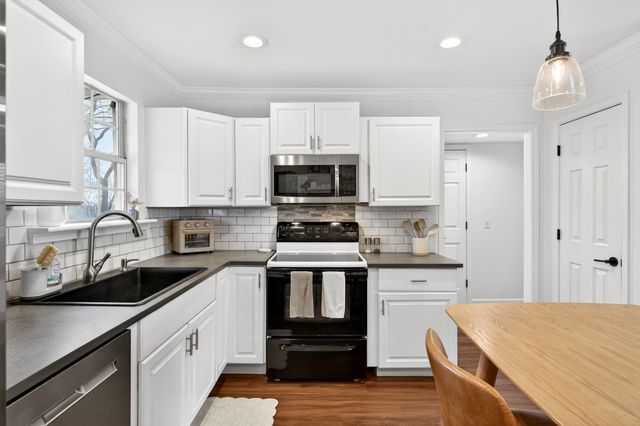 709 Ashworth Cir, Nashville, TN 37211