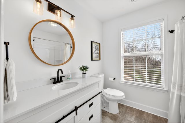 709 Ashworth Cir, Nashville, TN 37211