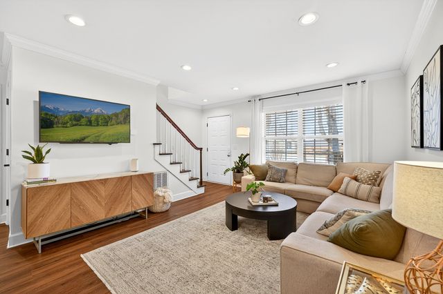 709 Ashworth Cir, Nashville, TN 37211