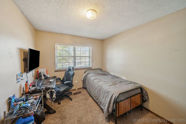 1424 N 24th Place W, Tulsa, OK 74127