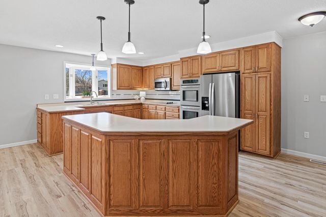 816 Westview Drive, Shoreview, MN 55126