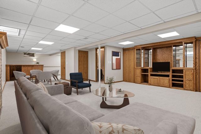 816 Westview Drive, Shoreview, MN 55126