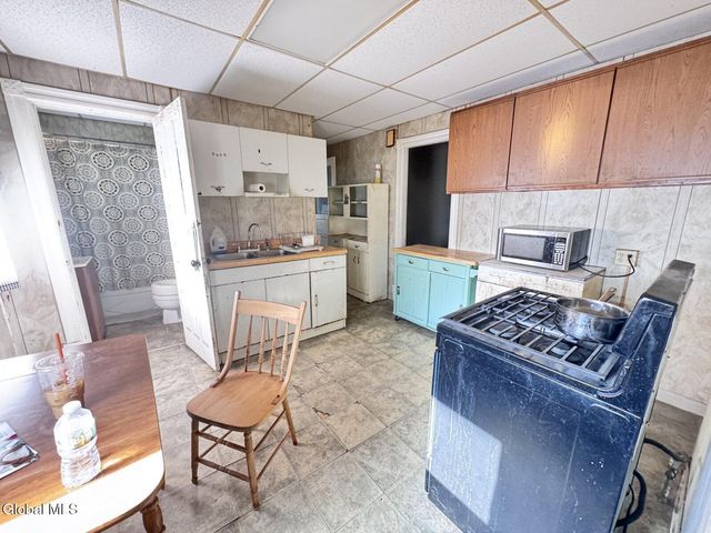 761 2nd Avenue, Troy, NY 12182