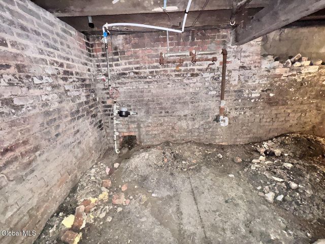 761 2nd Avenue, Troy, NY 12182