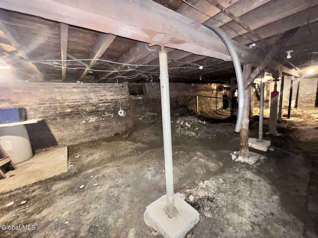 761 2nd Avenue, Troy, NY 12182