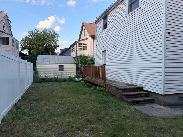 18 Banks St 1, Belmont, MA 02478