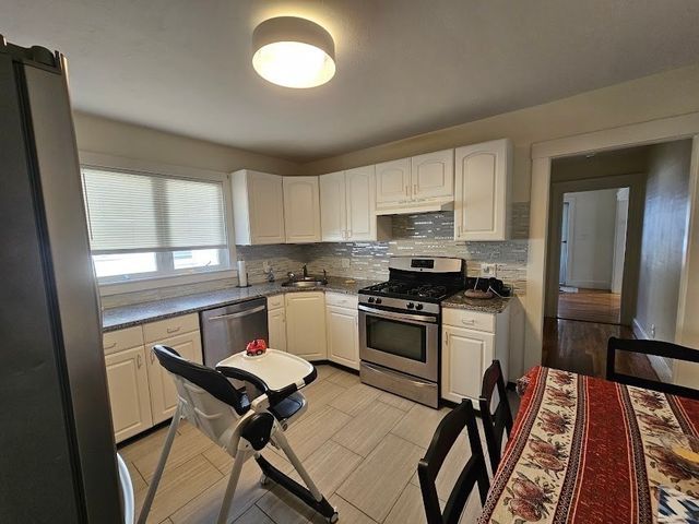 18 Banks St 1, Belmont, MA 02478