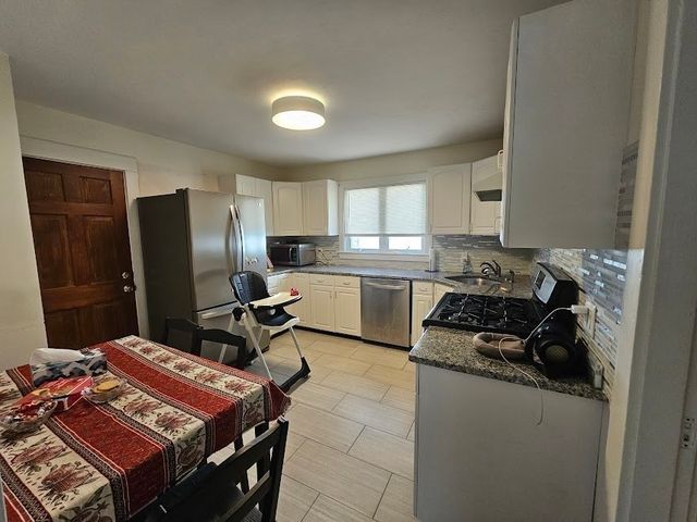18 Banks St 1, Belmont, MA 02478