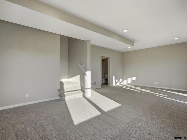 7934 N 93 Street, Omaha, NE 68122