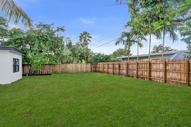 4581 NE 3RD Avenue, Oakland Park, FL 33334