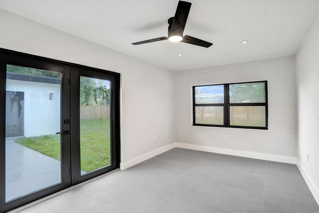 4581 NE 3RD Avenue, Oakland Park, FL 33334