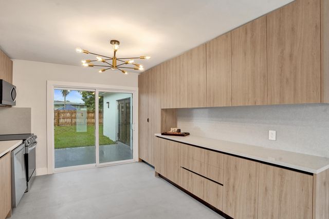 4581 NE 3RD Avenue, Oakland Park, FL 33334