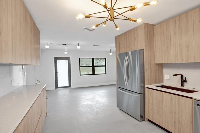 4581 NE 3RD Avenue, Oakland Park, FL 33334