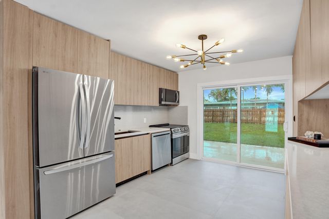 4581 NE 3RD Avenue, Oakland Park, FL 33334