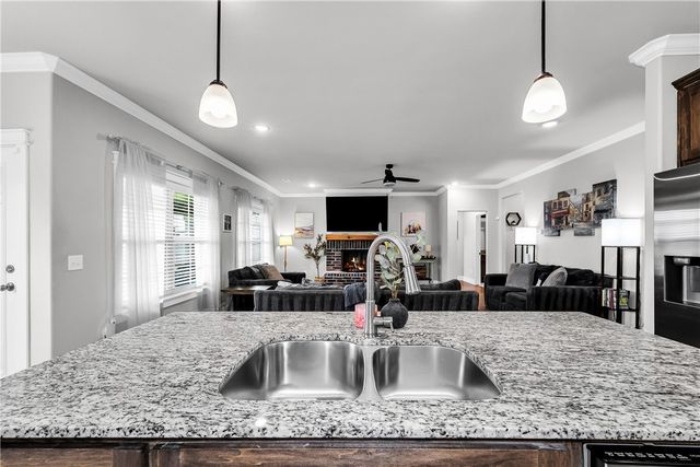 1280 Cassia Street, Tontitown, AR 72762
