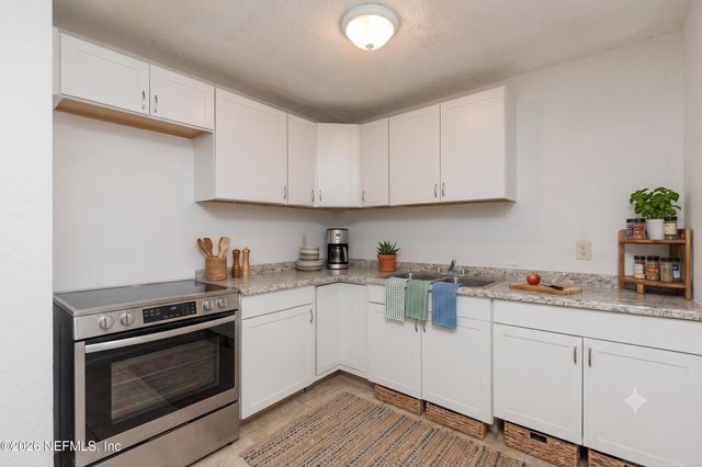 7235 KEN KNIGHT Drive, Jacksonville, FL 32209