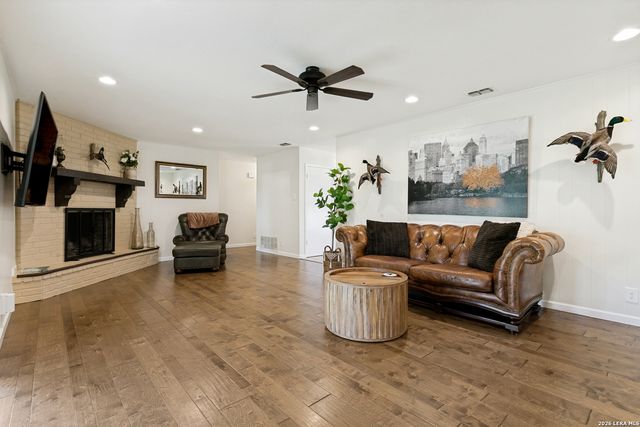 3881 MENGER DR, San Antonio, TX 78259