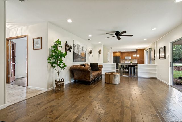 3881 MENGER DR, San Antonio, TX 78259