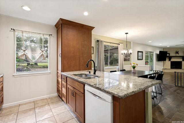 3881 MENGER DR, San Antonio, TX 78259
