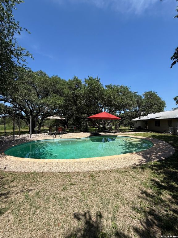 3881 MENGER DR, San Antonio, TX 78259