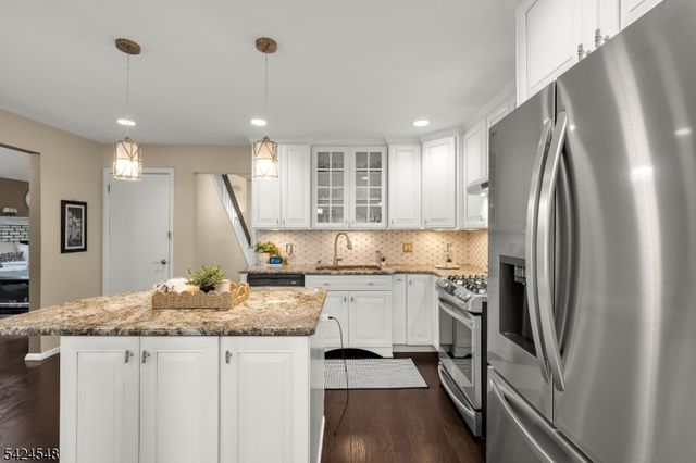 45 Ditmars Cir, Hillsborough Twp., NJ 08844