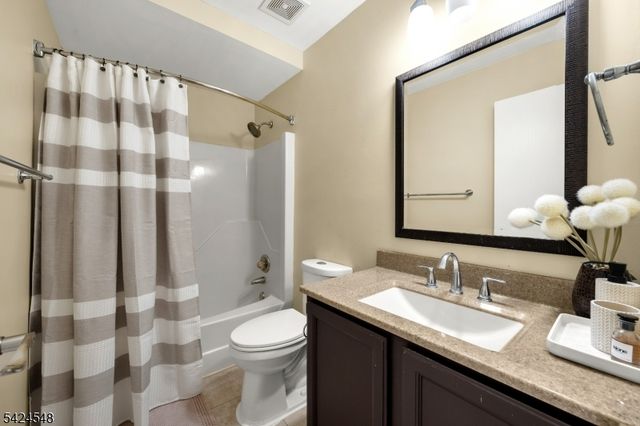 45 Ditmars Cir, Hillsborough Twp., NJ 08844